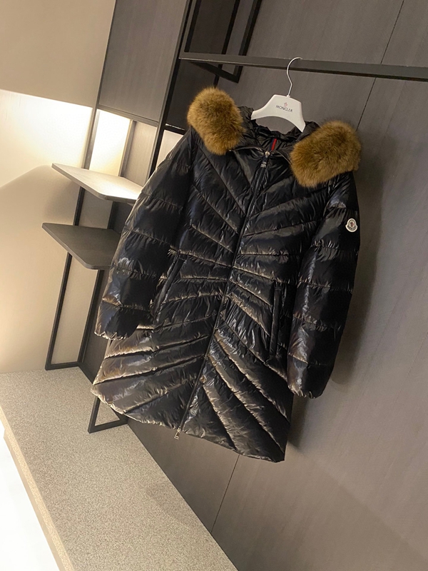 ハイクオリティダウンジャケット背面デザイン